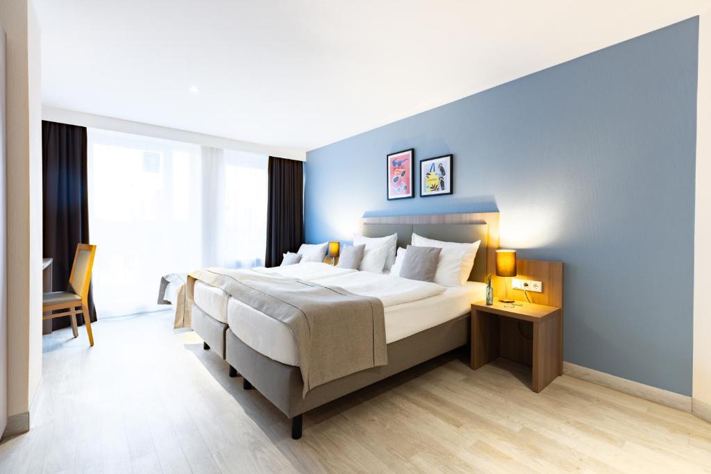 
Premium King Room with Single Sofa Bed
