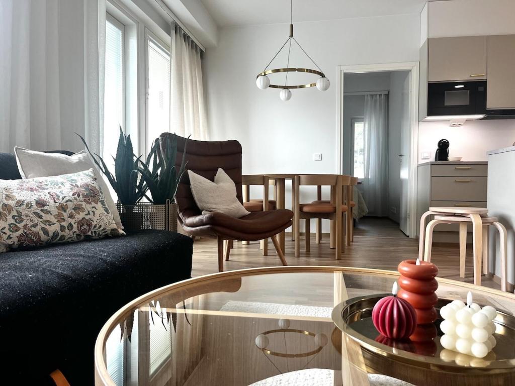 Posezení v ubytování Uutuutta hohtava tyylikäs kolmio lähellä keskustaa