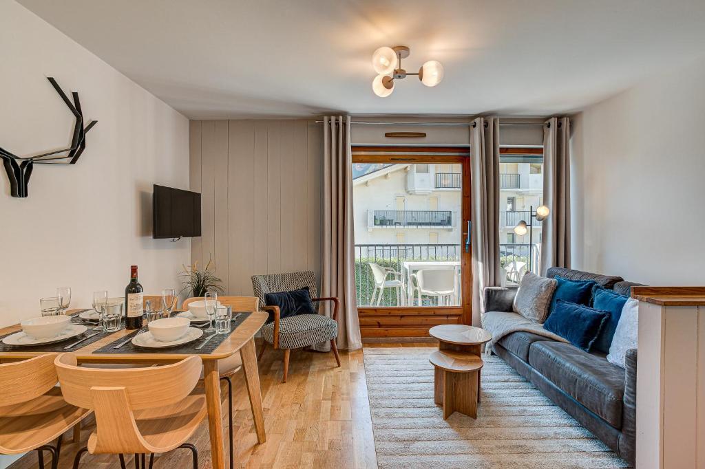 Apartment Fermes du Montenvers B11, Alpes Agency, Central Chamonix, Sleeps 4