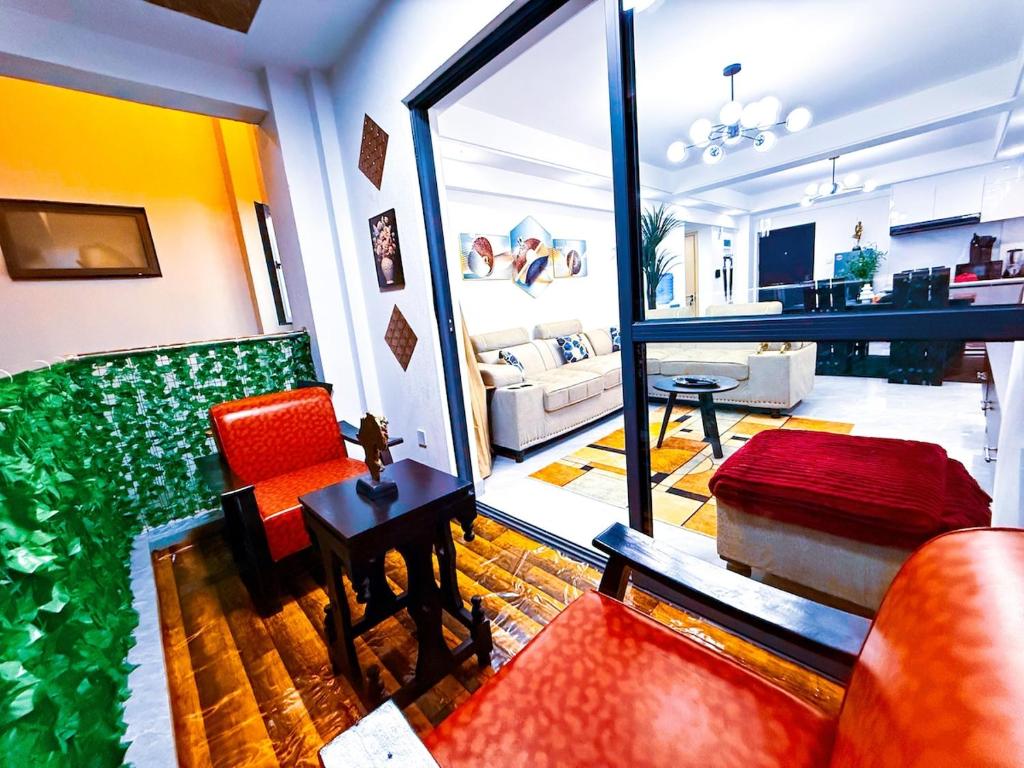 Χώρος καθιστικού στο 17th The Maze Suites - Pool, Gym, Play