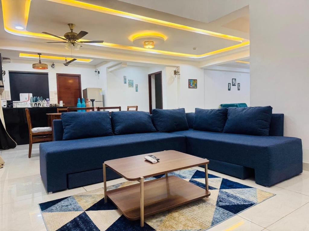 Posezení v ubytování Luxury 4bhk Duplex sky villa with sunrise& ORR View-Nanakramguda -Gachibowli