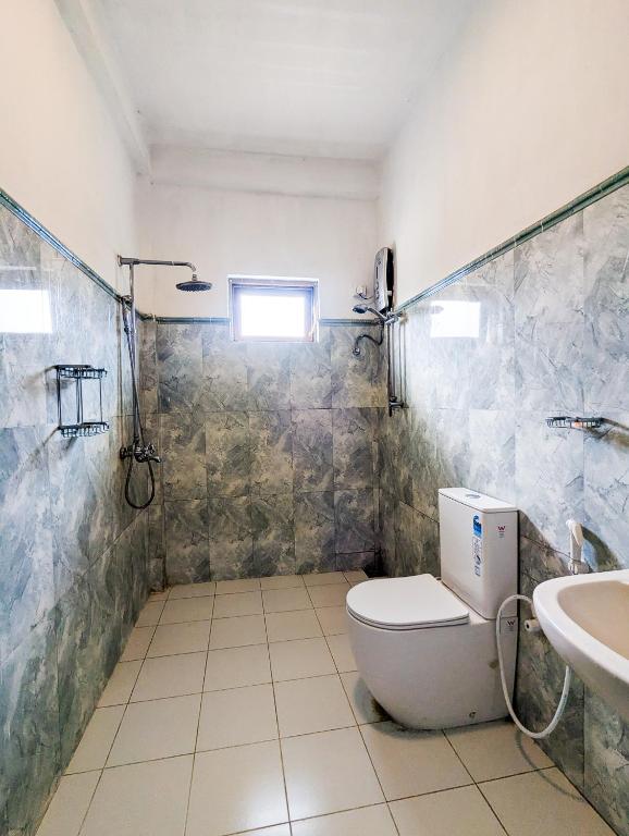 a bathroom with a toilet and a sink at mount view in Aladeniya