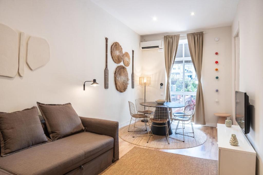 Sunny Central Apartment with 100sqm Terrace in Barcelona