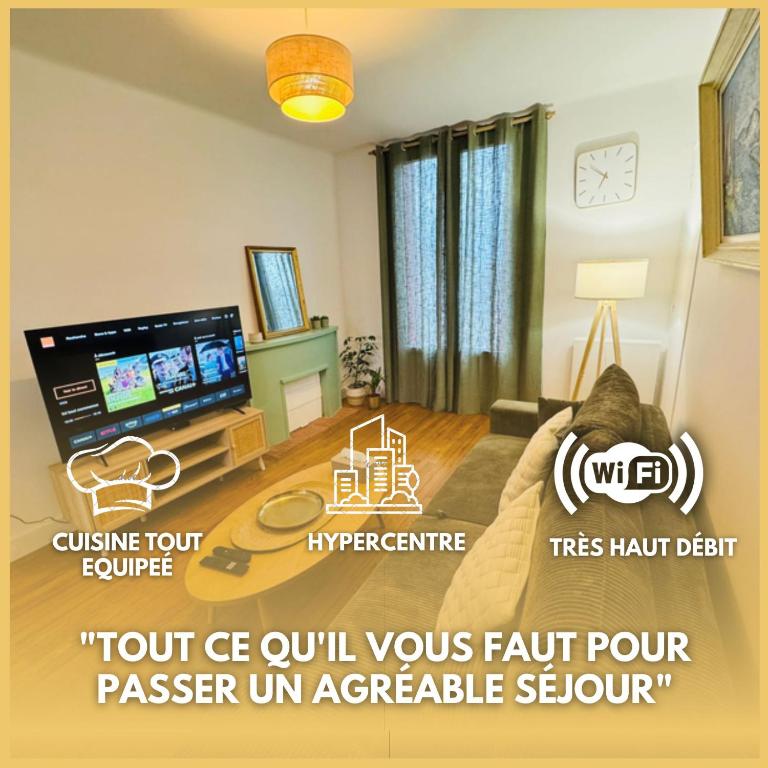 a living room with a bed and a tv at Le Perret -Centre -Authentique -UNESCO in Le Havre