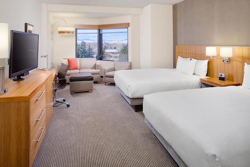 Кровать или кровати в номере Hyatt Place Denver Cherry Creek
