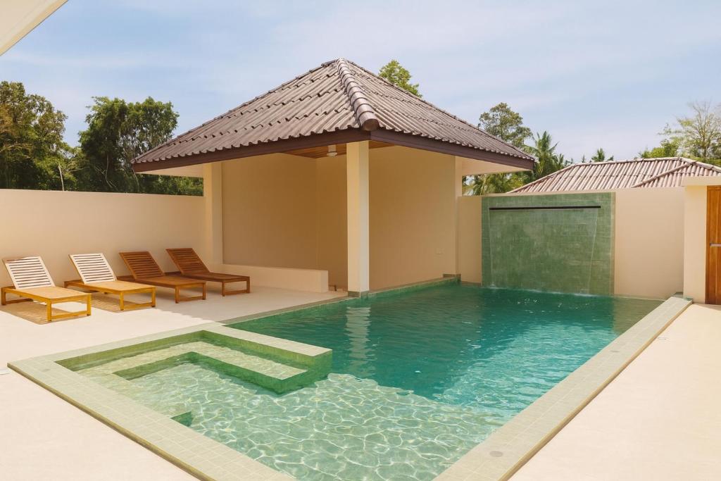 Bazén v ubytování Blue Riviera 4 BR Pool Villa nebo v jeho okolí