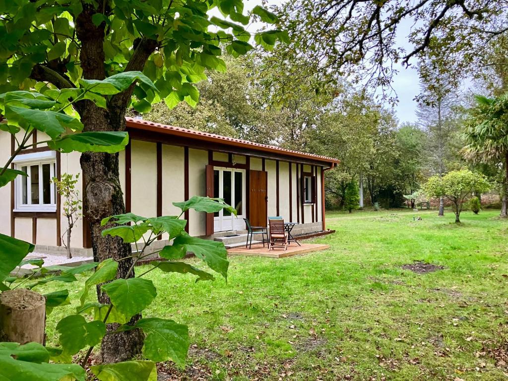 Zahrada ubytování Maison en forêt, calme, proche village et piste cyclable - meublé 3 étoiles