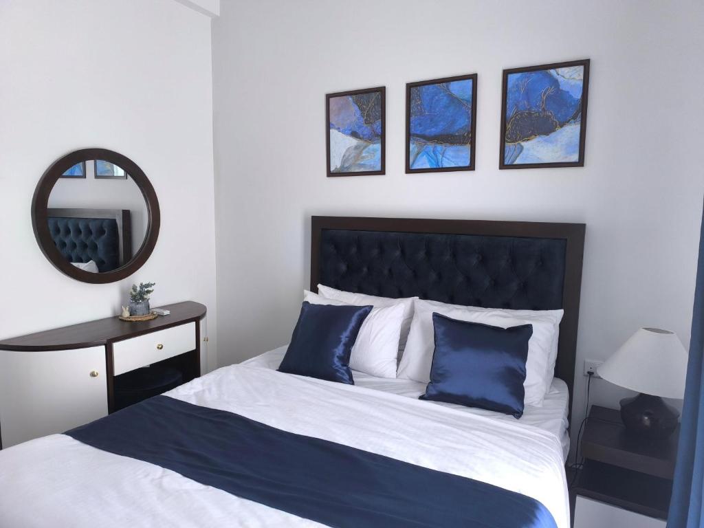 Katil atau katil-katil dalam bilik di Santorini - Serene Resort Apartment in Negombo - Just 10 Min away from Airport