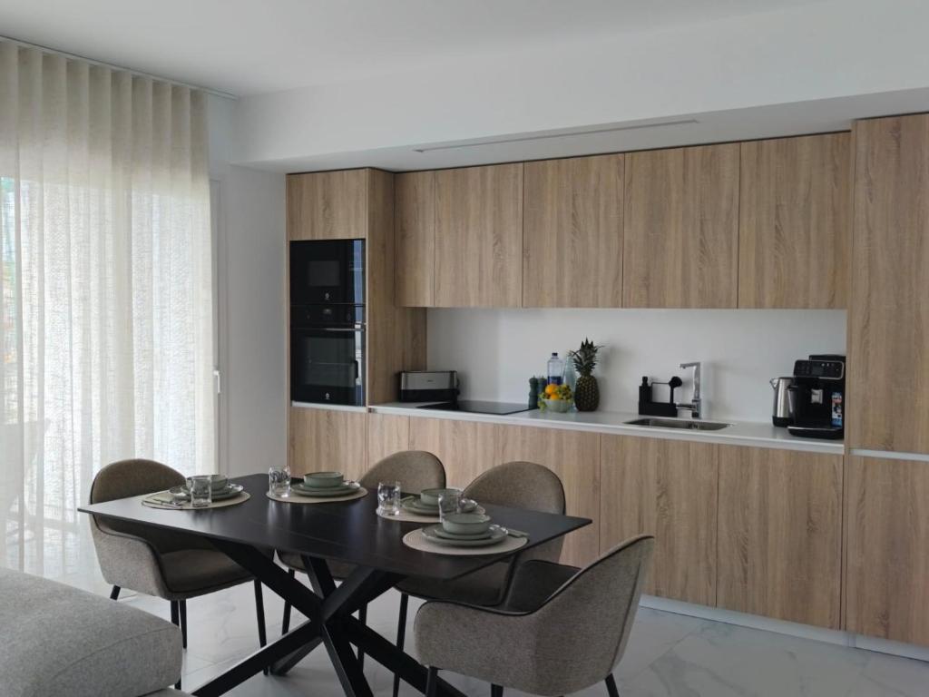 Modern Apartment with Terrace