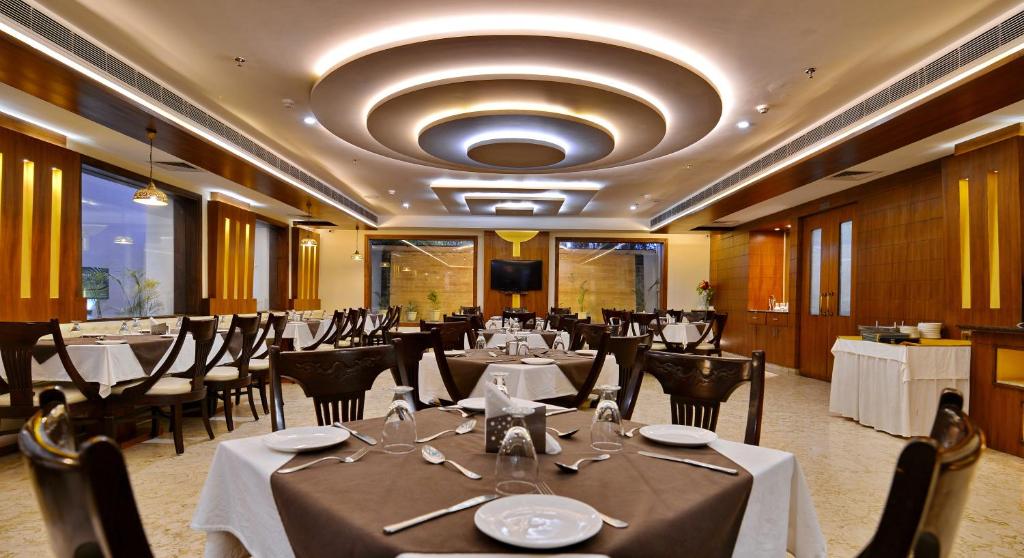 Restaurace v ubytování Hotel Seven Hills Tower