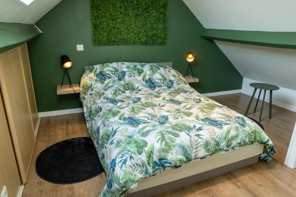 Ένα ή περισσότερα κρεβάτια σε δωμάτιο στο Loue chambre chez l'habitant