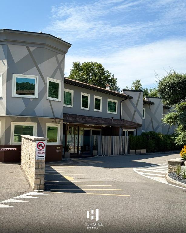 Iris Hotel
