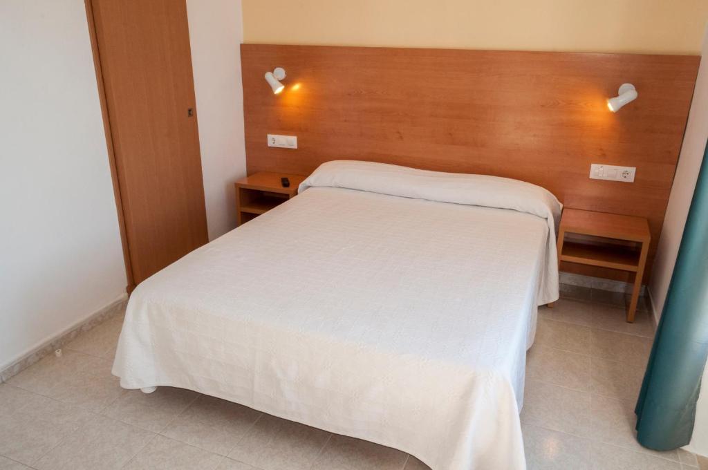 Postel nebo postele na pokoji v ubytování Hotel Madrid