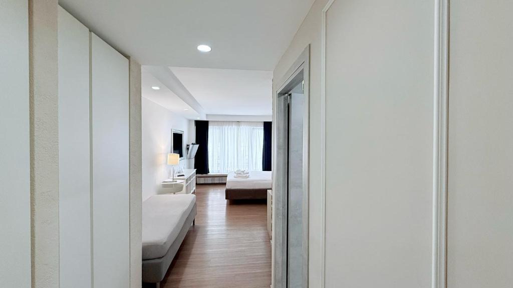 Prestige Rooms Chiaia - Resim 21