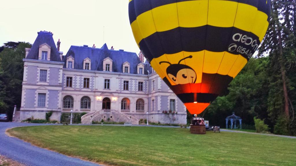 Fotografie z fotogalerie ubytování Château de Saint-Bohaire v destinaci Saint-Bohaire
