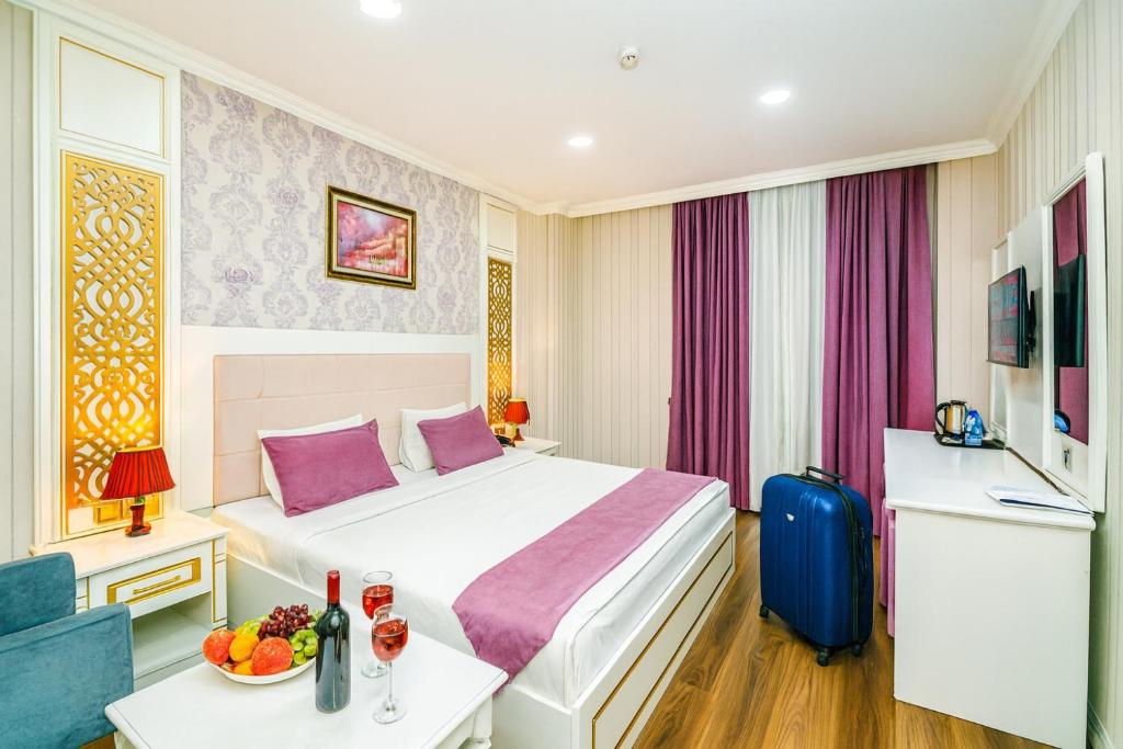 TV a/nebo společenská místnost v ubytování Maris Hotel Baku
