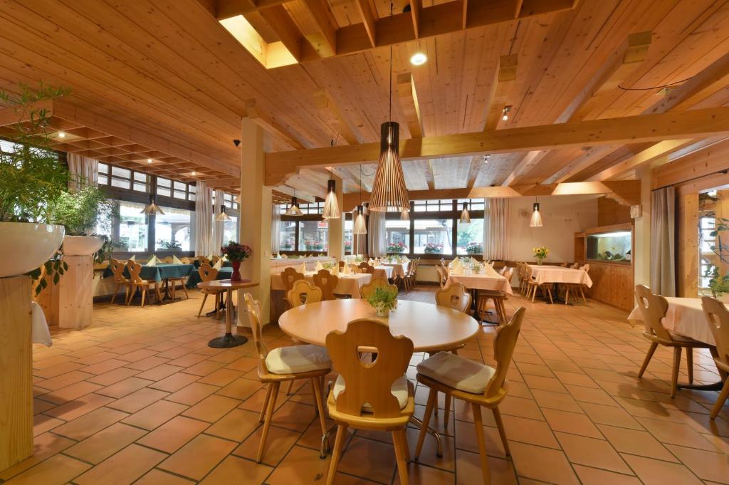 Restaurace v ubytování Hotel Krone Lenk