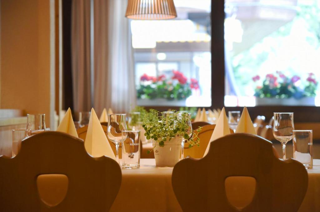 Restaurace v ubytování Hotel Krone Lenk
