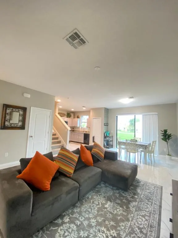 Modern Tropical Family Retreat near Legoland, Disney, Universal and Bok Towers