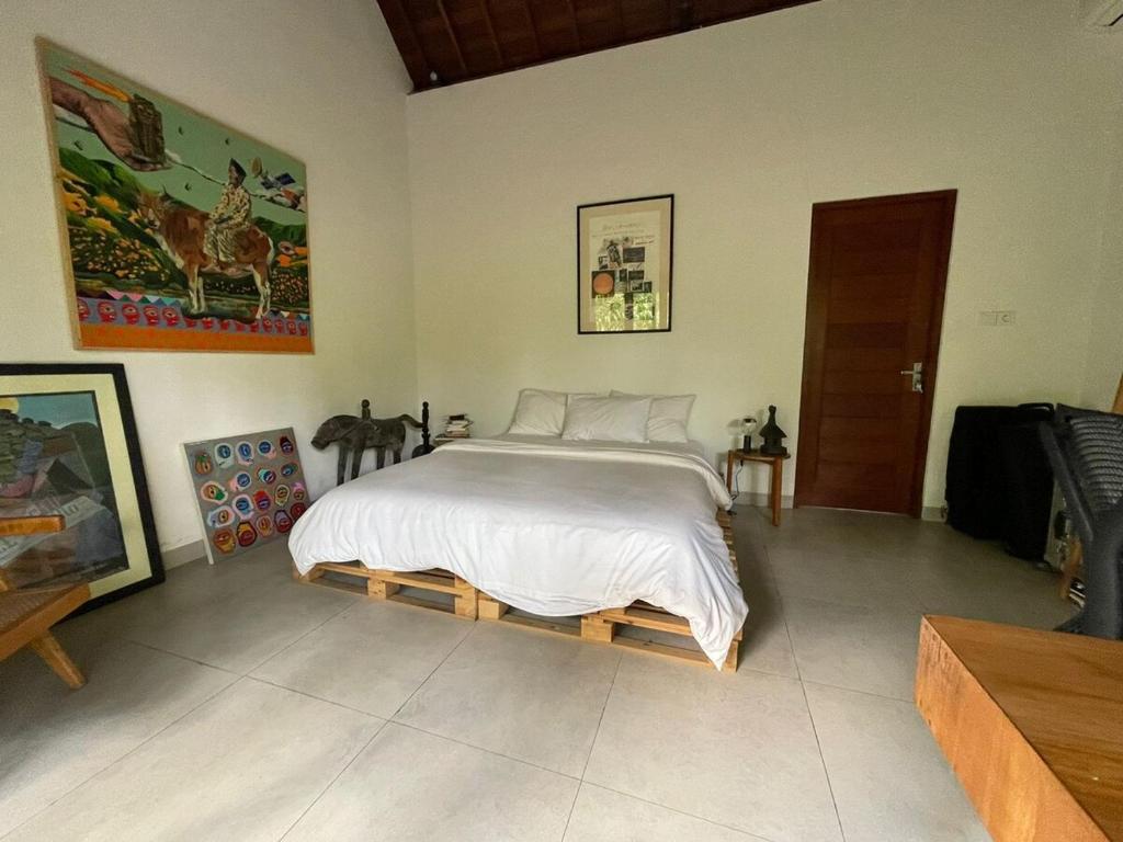 Postel nebo postele na pokoji v ubytování Pererenan hideaway