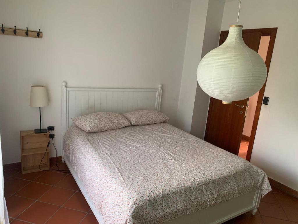 En eller flere senge i et værelse på Aquahouse - Villa, romantica mansarda e acquari