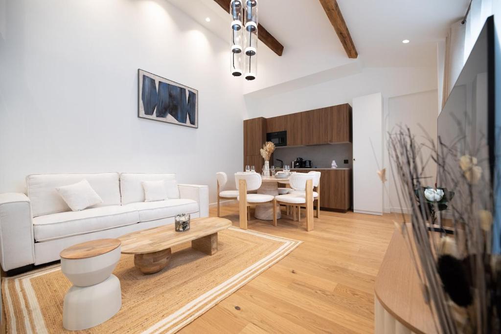 Chic Parisian Loft in Bastille Area