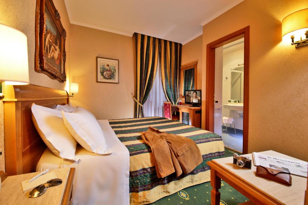 Postel nebo postele na pokoji v ubytování Colonna Hotel