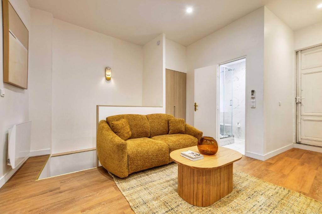 BEAUFITUL APMT - AC -2BR-6P- NOTRE DAME