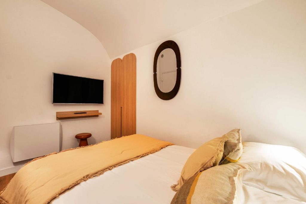 BEAUFITUL APMT - AC -2BR-6P- NOTRE DAME