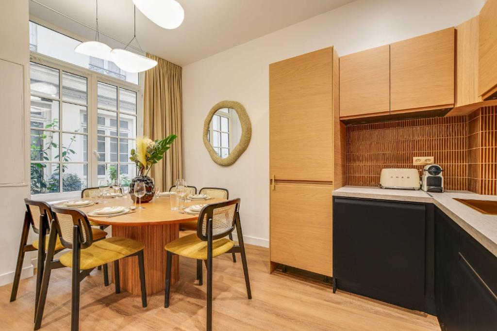 BEAUFITUL APMT - AC -2BR-6P- NOTRE DAME