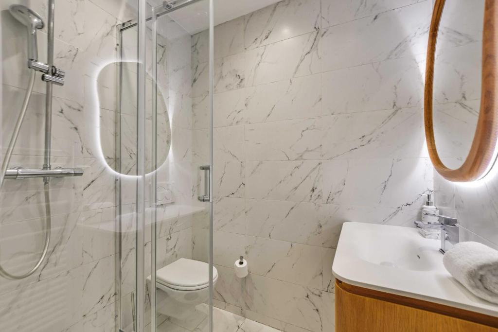 BEAUFITUL APMT - AC -2BR-6P- NOTRE DAME