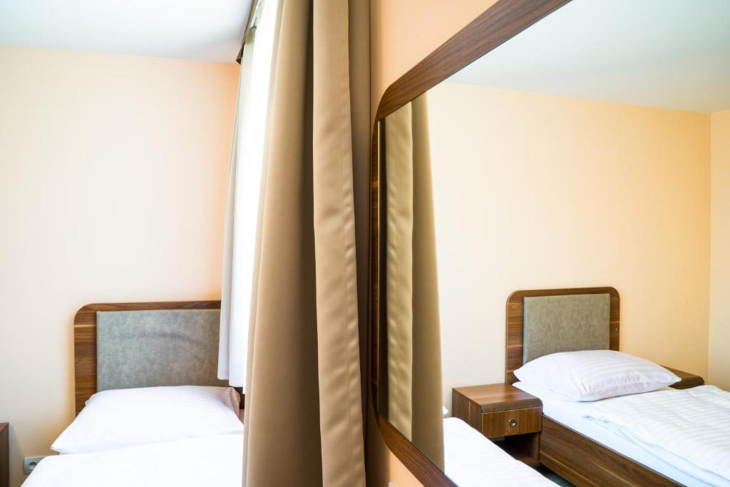 Posteľ alebo postele v izbe v ubytovaní ZGODA Kompleks Hotelarski