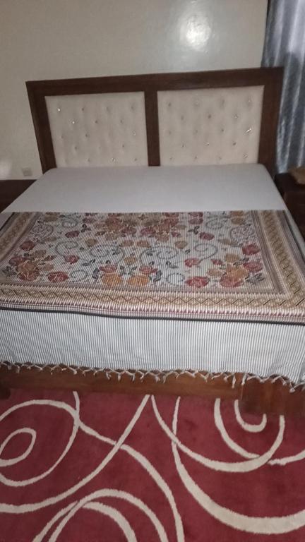 Una cama o camas en una habitación de Kawsara