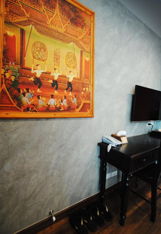 Focal Local Bed & Breakfast - 16