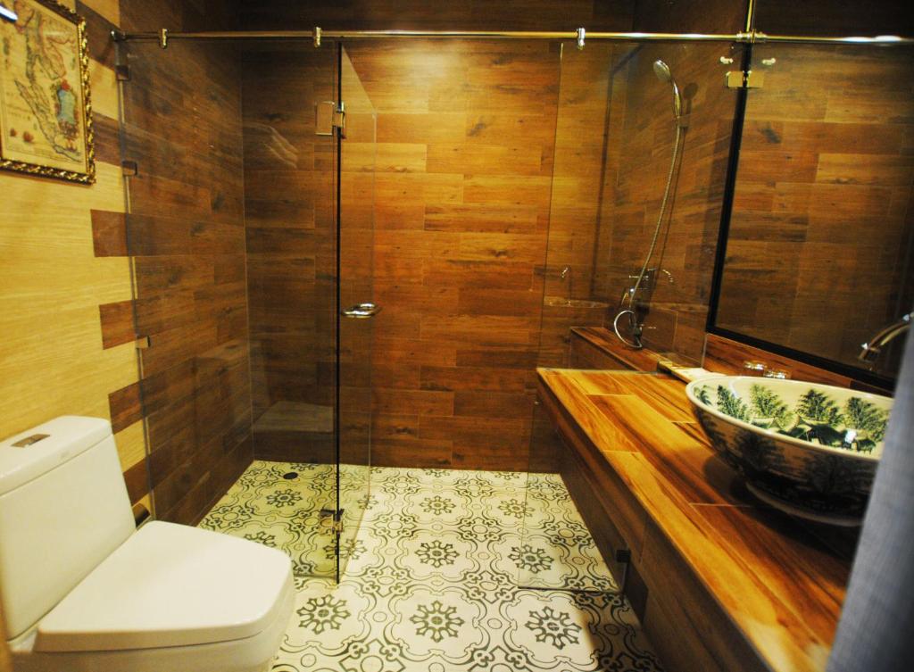 Focal Local Bed & Breakfast - 17