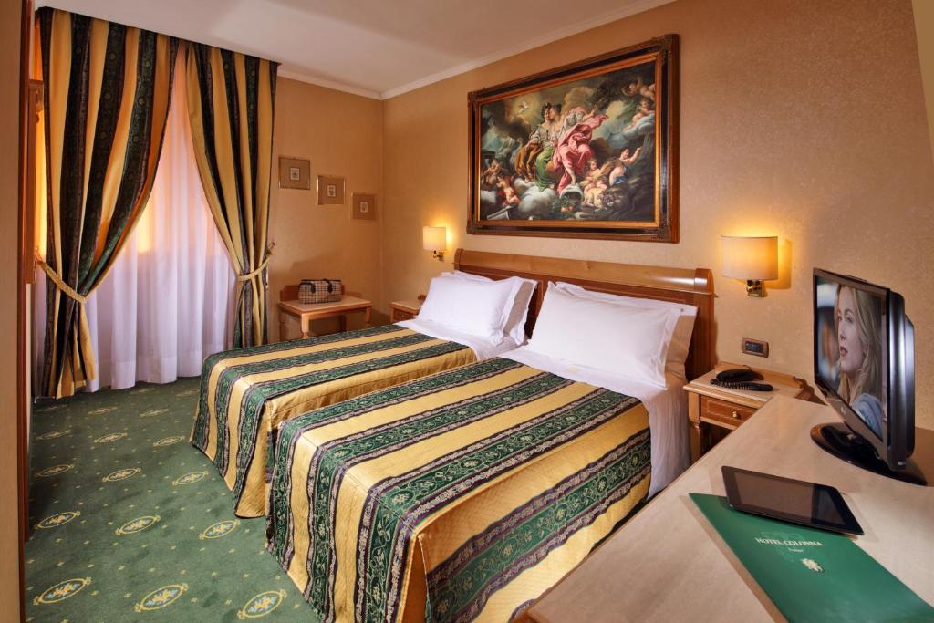 TV a/nebo společenská místnost v ubytování Colonna Hotel