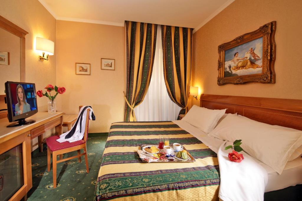 Postel nebo postele na pokoji v ubytování Colonna Hotel