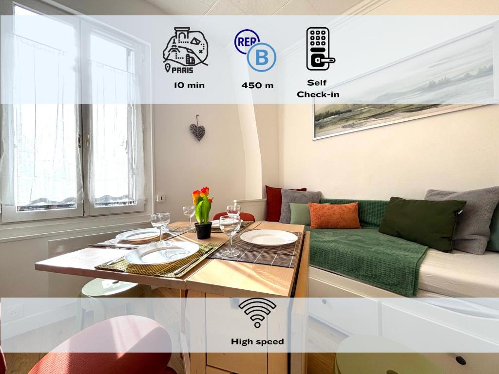 ein Wohnzimmer mit Tisch und Couch in der Unterkunft Primavera : Beau 2-pièces proche Paris, RER B 450m in Gentilly