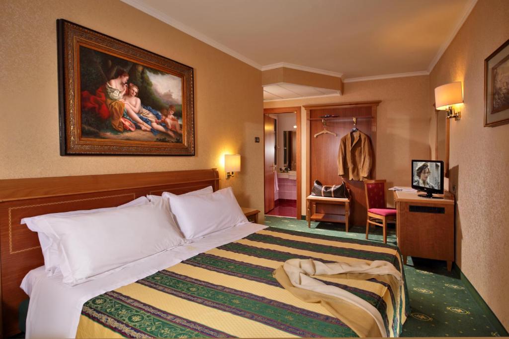 Postel nebo postele na pokoji v ubytování Colonna Hotel