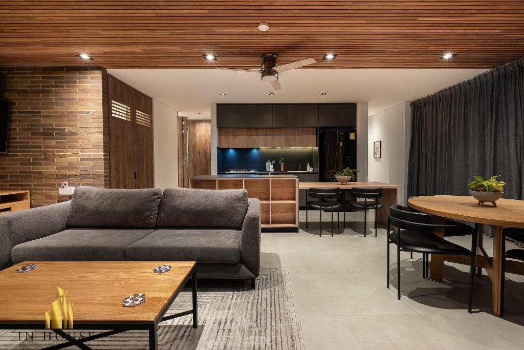 Khu vực ghế ngồi tại Morph 1501 - Vibrant apt in Poblado/AC/Jacuzzi/BBQ