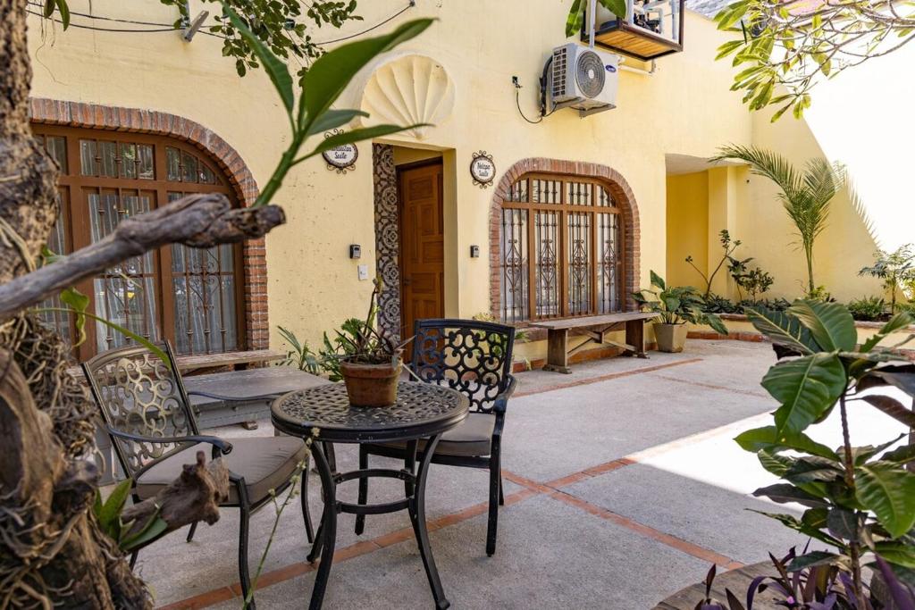 Κήπος έξω από το Suite Maito in the heart of Romantic Zone