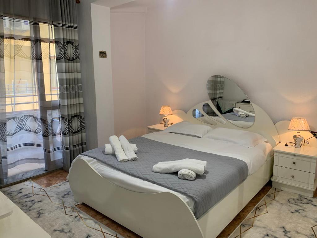 Giường trong phòng chung tại Fabio's Apartament