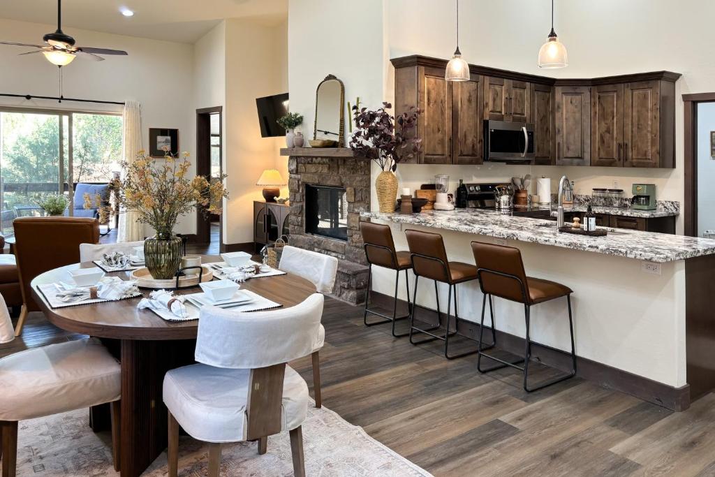 Η κουζίνα ή μικρή κουζίνα στο Less Than 3 Mi to Fool Hollow Lake Show Low Townhome