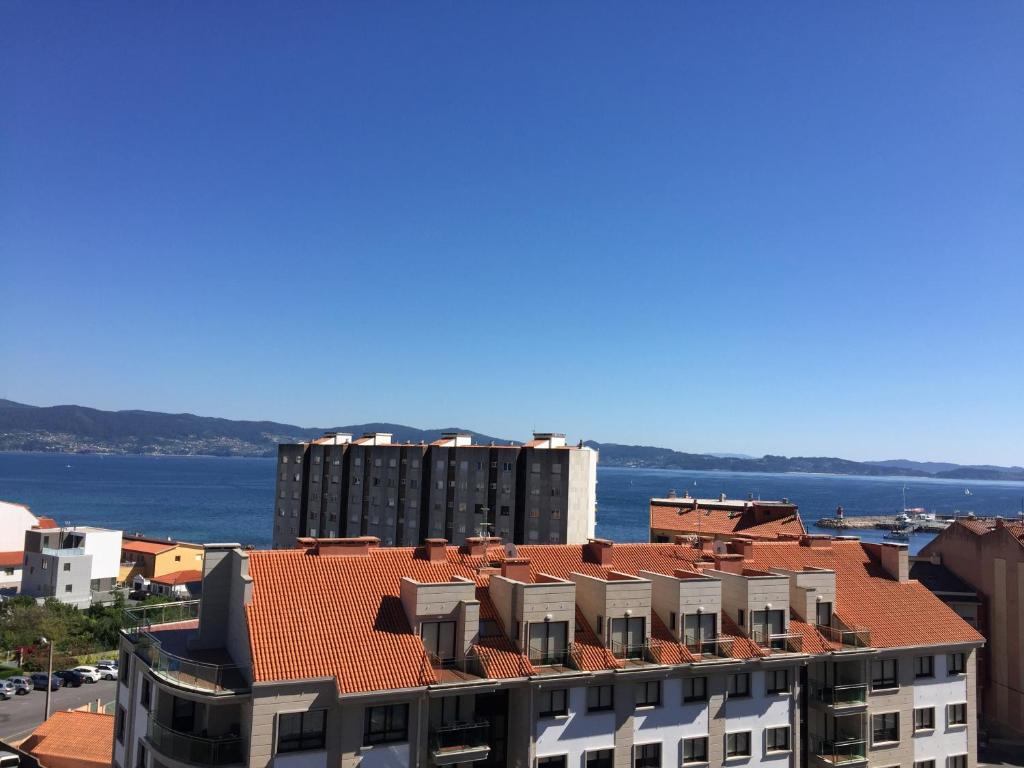 a view of a city with buildings and the water at Residencial La Florida - Sanxenxo in Sanxenxo