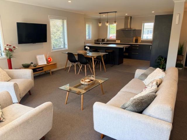 Stunning Modern Retreat - Resim 10