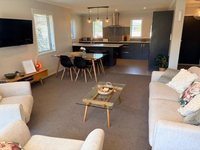 Stunning Modern Retreat - Resim 4