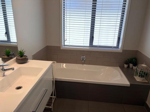 Stunning Modern Retreat - Resim 18