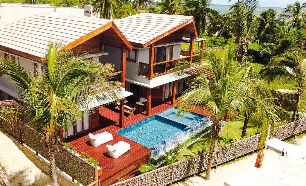 an aerial view of a house with a swimming pool at Hura Vilas in Itarema