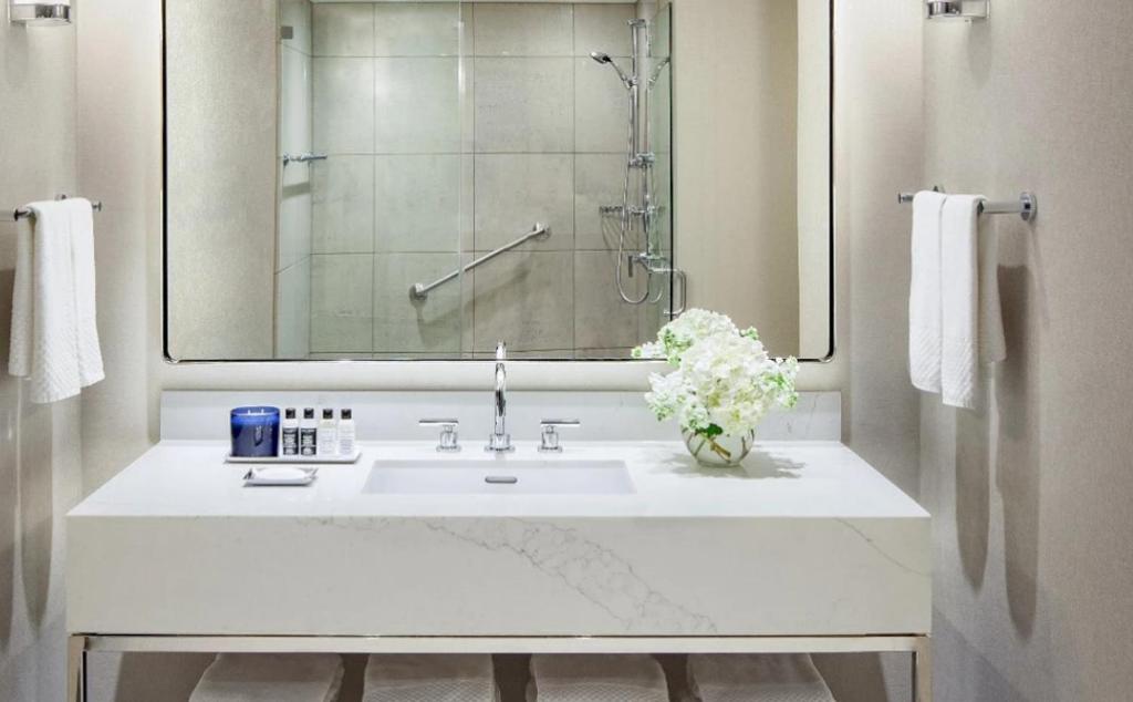 The Marquette Hotel, Curio Collection by Hilton photo