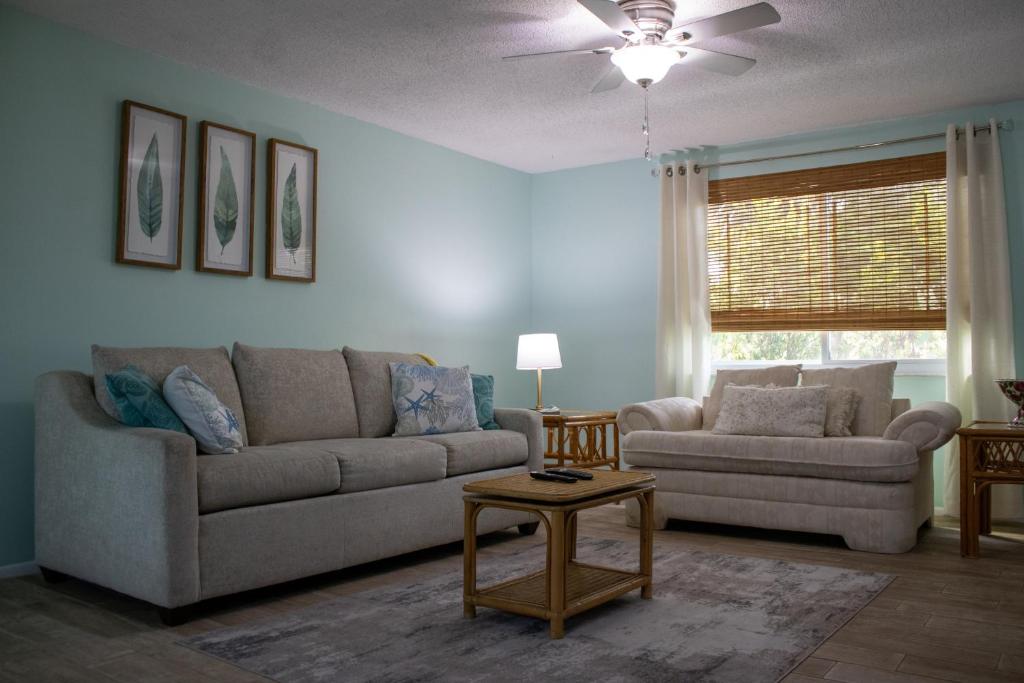 Gallery image of Dog- Friendly Tropical Getaway with a Covered Pool in Port Richey